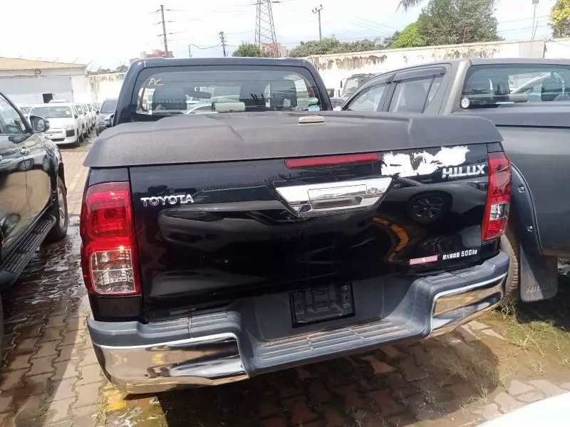 Toyota Hilux   - 2017