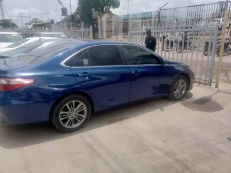 Toyota Camry   - 2016