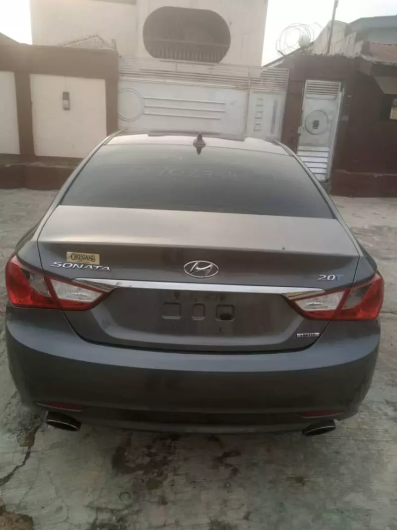 Hyundai Sonata   - 2012