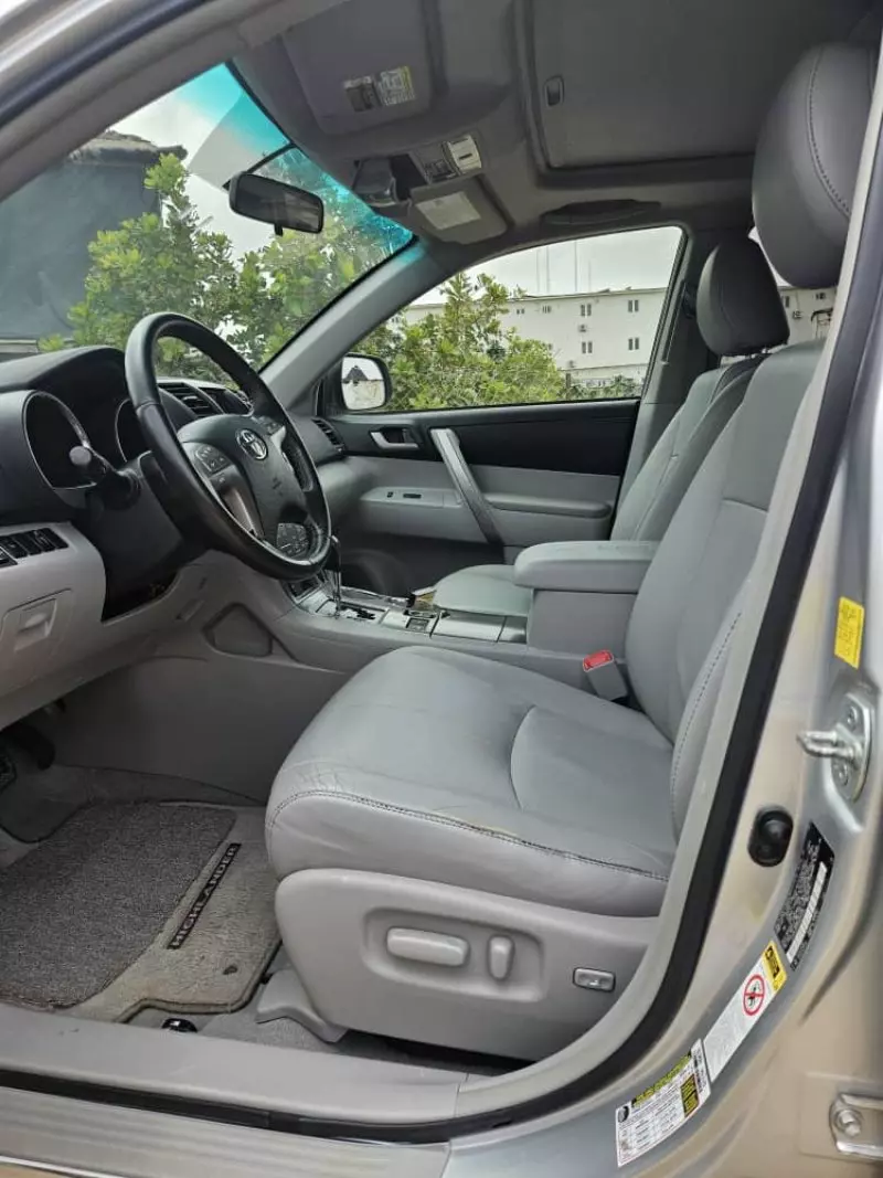 Toyota Highlander   - 2010