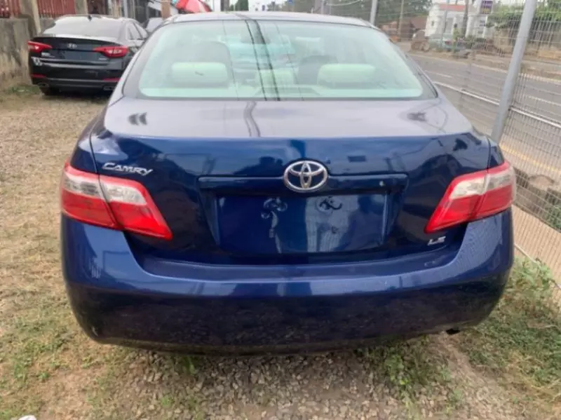 Toyota Camry   - 2009