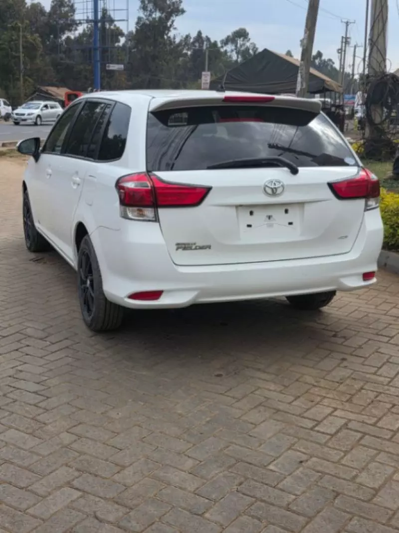 Toyota Fielder    -