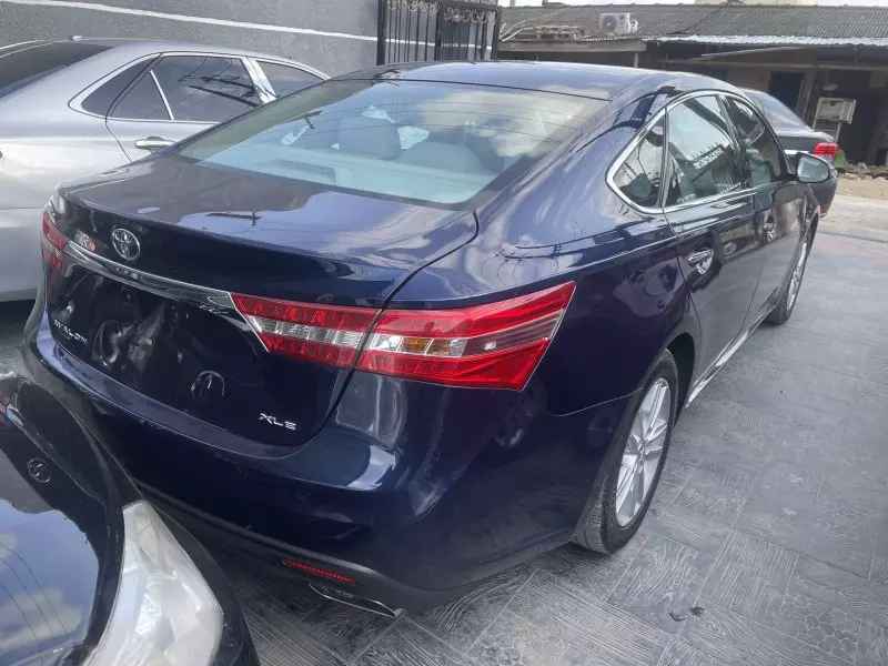 Toyota Avalon   - 2013