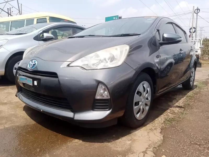 Toyota Aqua Hybrid   - 2012
