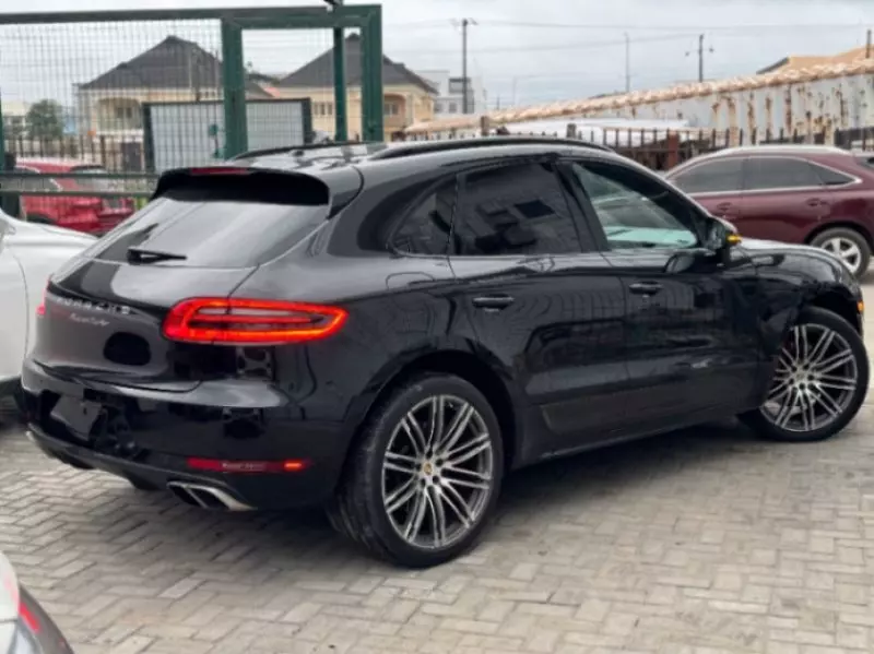 PORSCHE Macan   - 2015