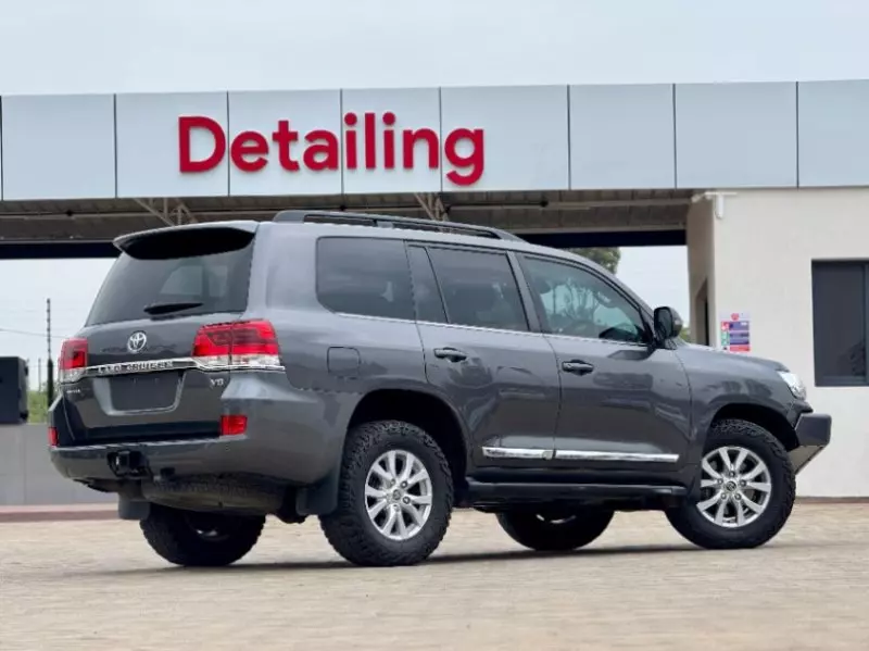 Toyota Landcruiser  V8   - 2018