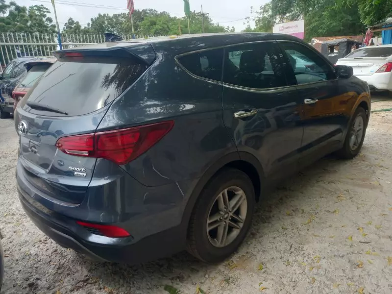 Hyundai Santa Fe   - 2017