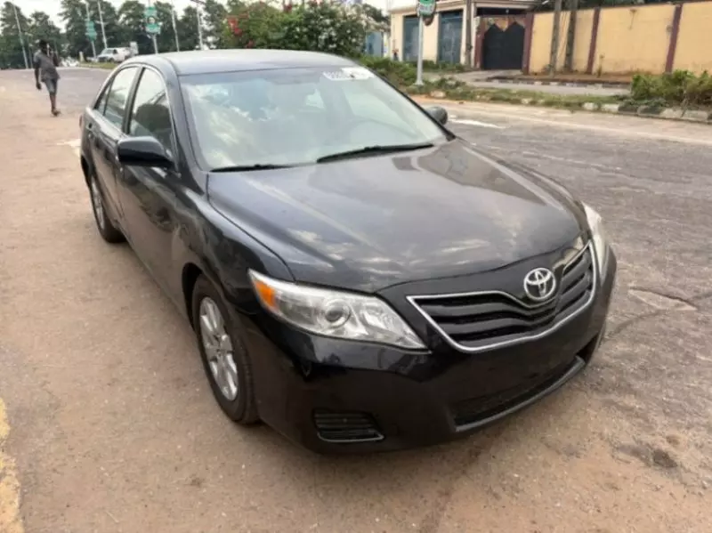 Toyota Camry   - 2011