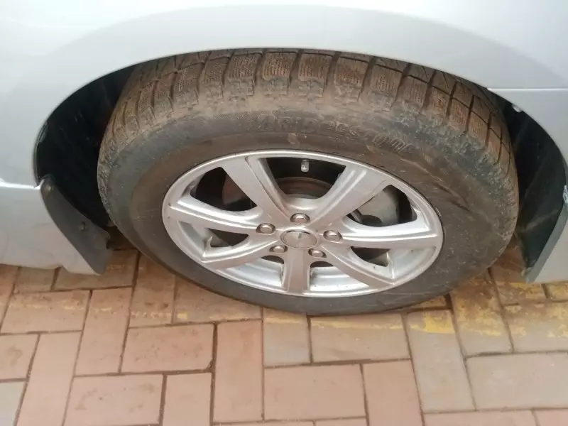 Toyota Noah   - 2012