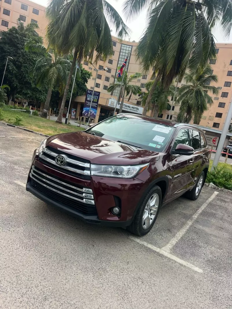 Toyota Highlander   - 2016