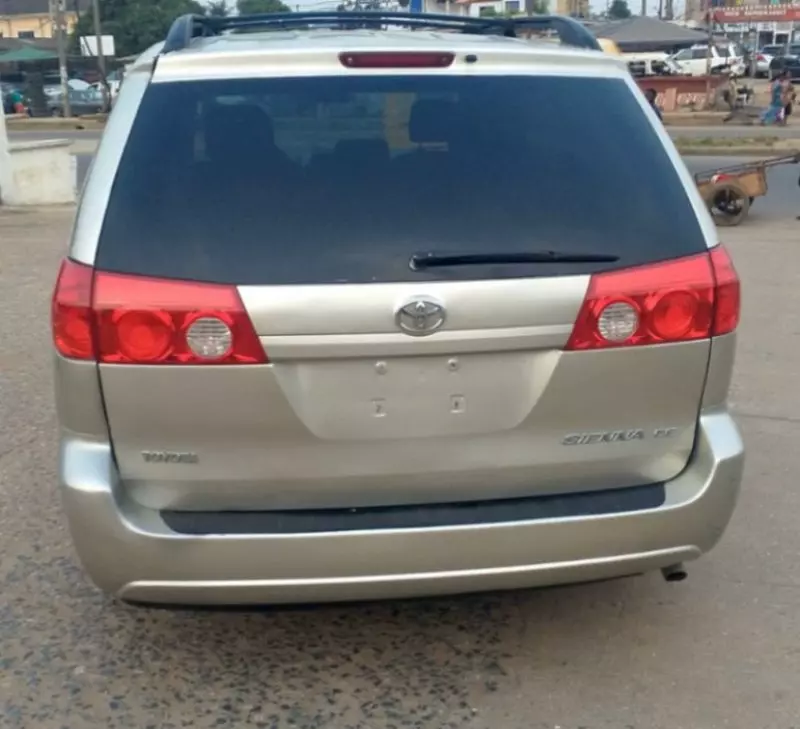Toyota Sienna   - 2007