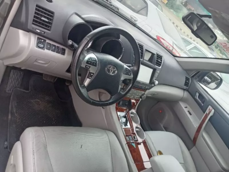 Toyota Highlander   - 2011