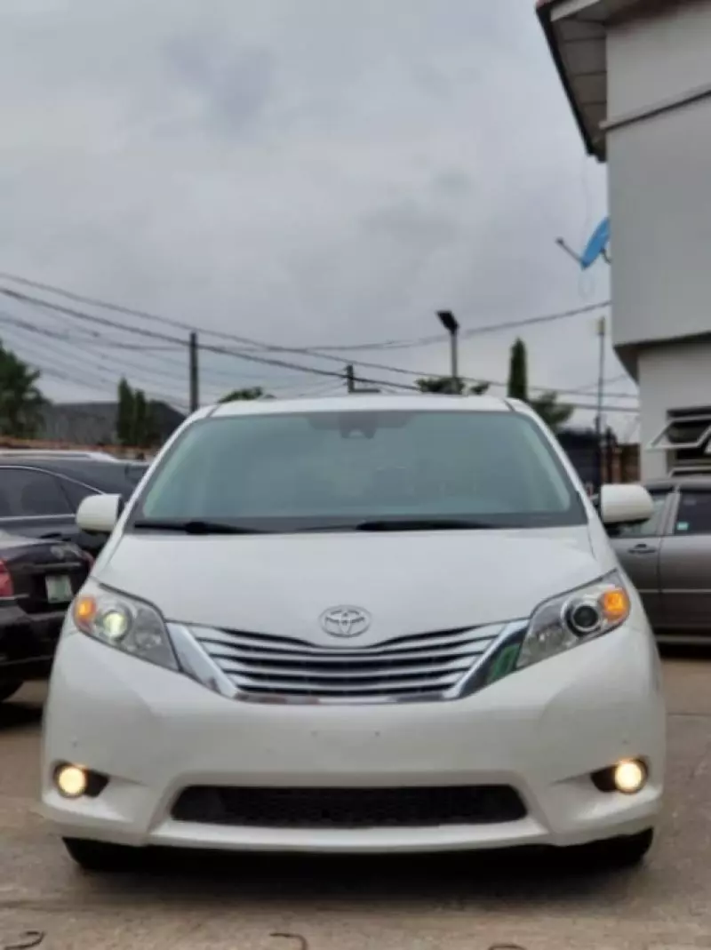 Toyota Sienna   - 2012