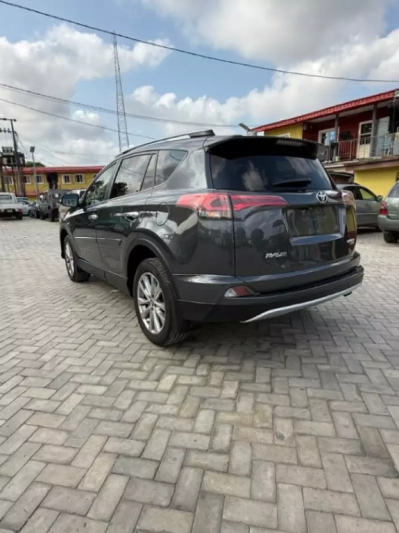 Toyota RAV4   - 2016