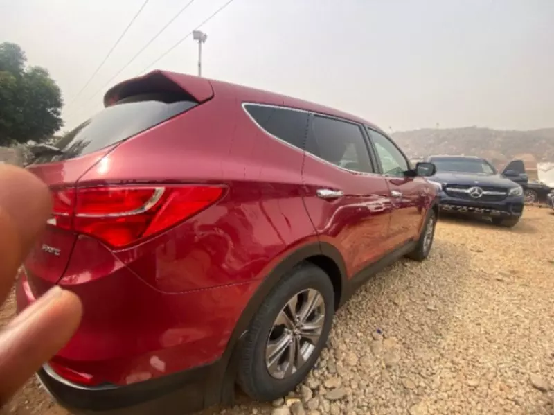 Hyundai Santa Fe   - 2013