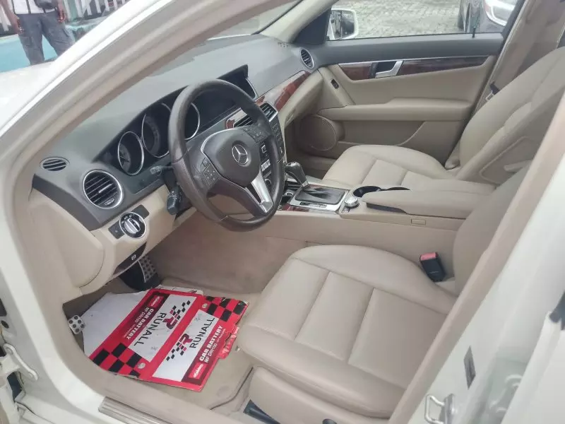 Mercedes-Benz C 300   - 2012