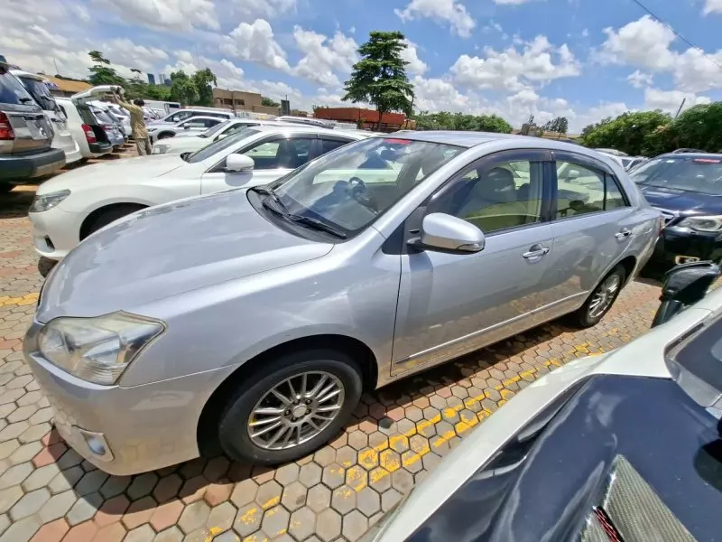 Toyota Premio    - 2016