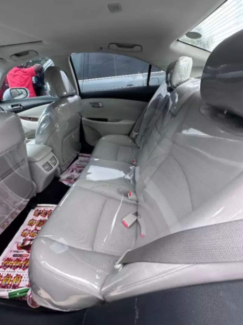 Lexus ES 350   - 2011