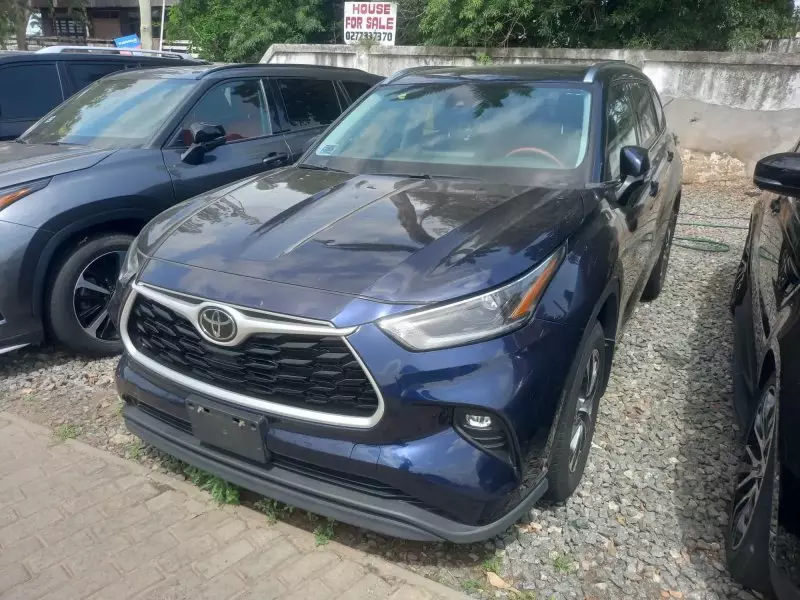 Toyota Highlander   - 2021