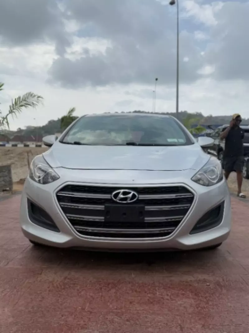 Hyundai Elantra   - 2016