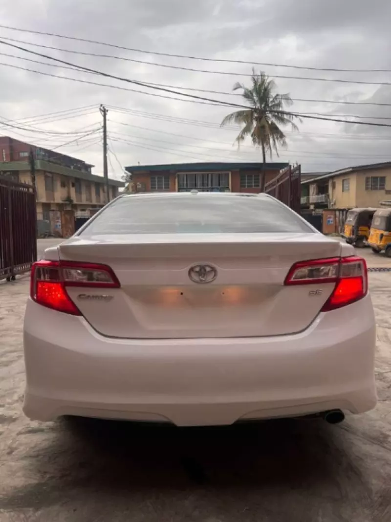 Toyota Camry   - 2012