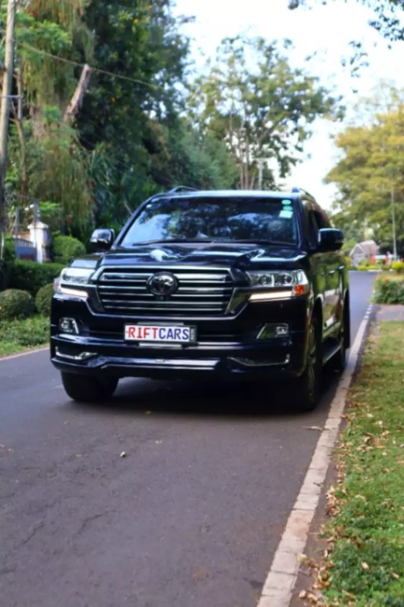 Toyota Landcruiser  V8   - 2020