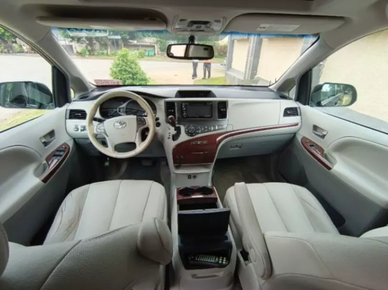 Toyota Sienna   - 2014