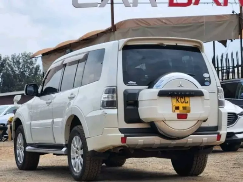 Mitsubishi Pajero   - 2010
