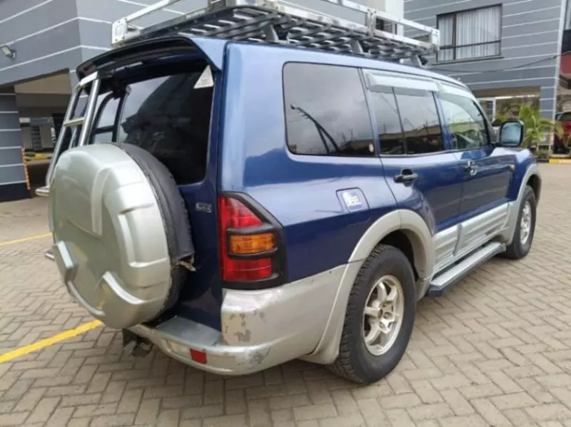 Mitsubishi Pajero   - 1999