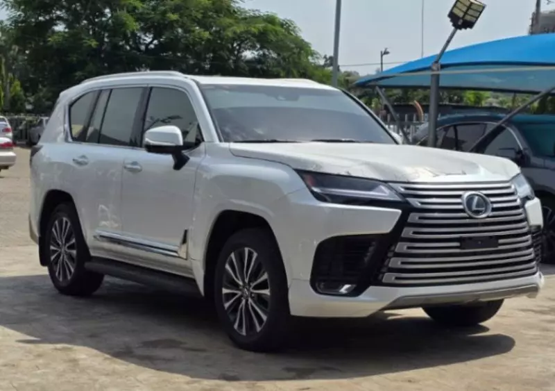 Lexus LX 600