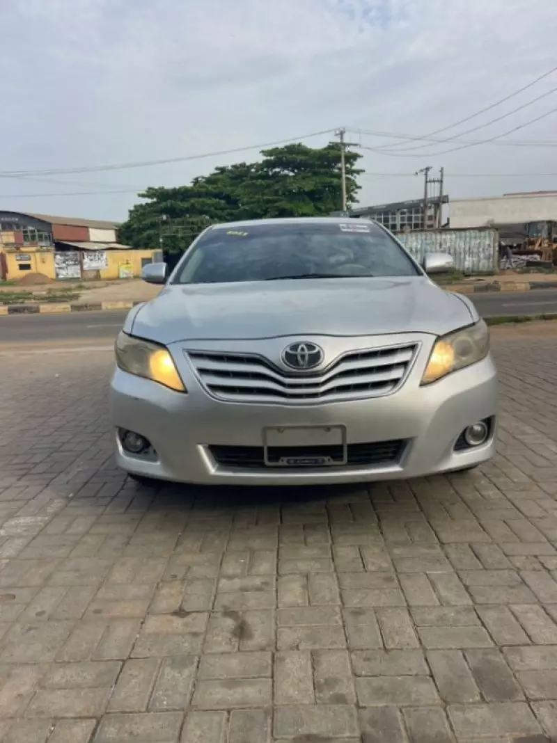Toyota Camry   - 2011