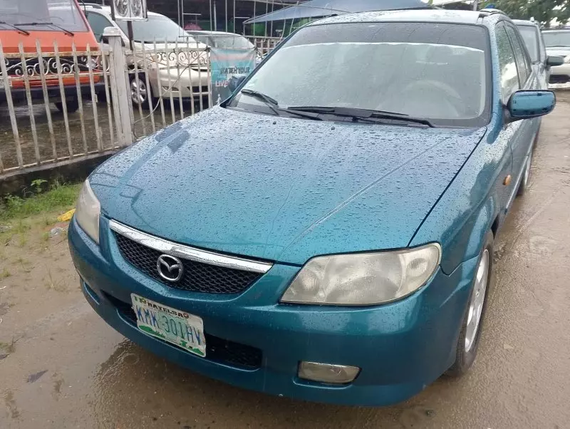 Mazda 323   - 2000