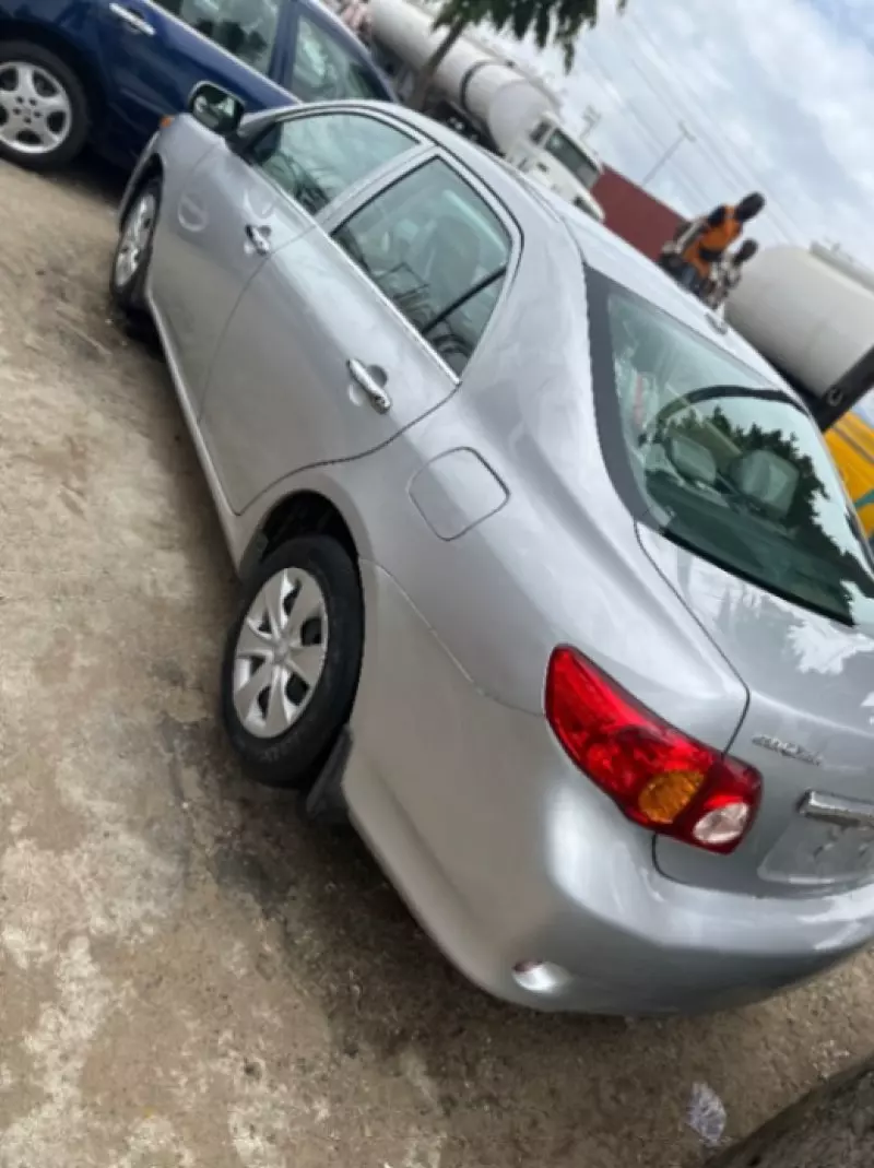 Toyota corolla   - 2010