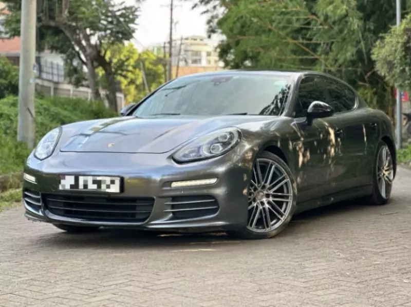 PORSCHE Panamera   - 2015
