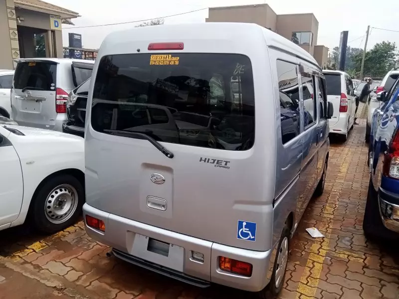 Daihatsu Hijet   - 2012