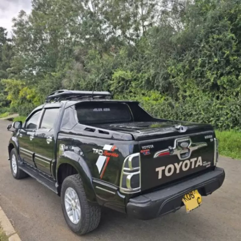 Toyota Hilux   - 2013