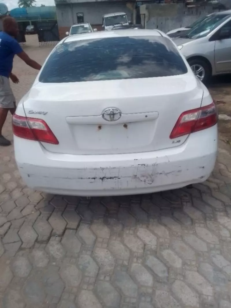 Toyota Camry   - 2009