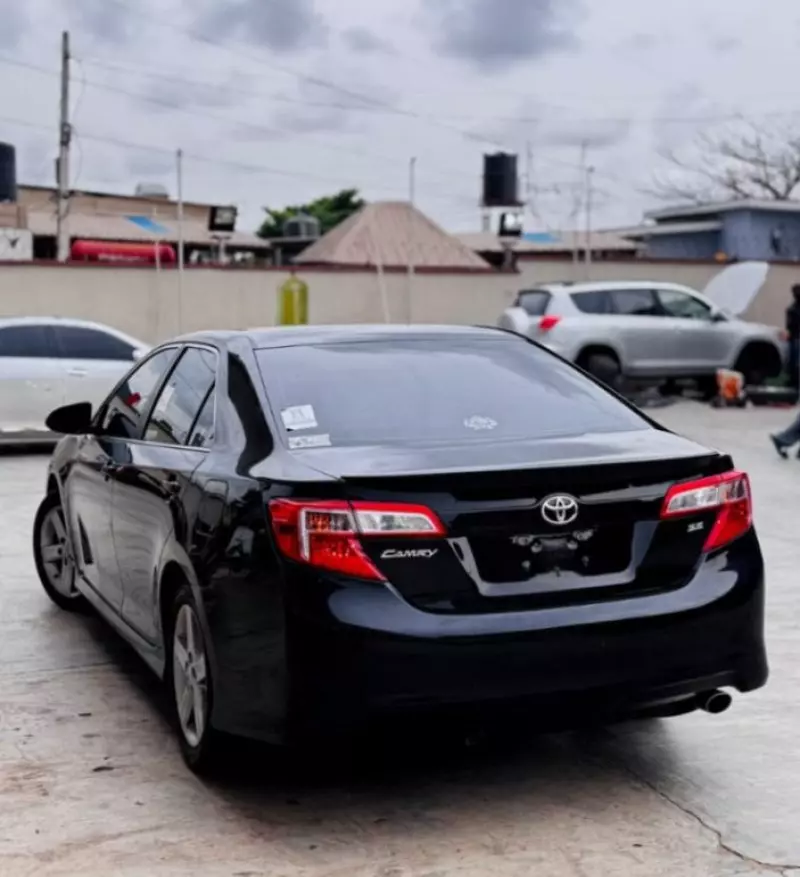 Toyota Camry   - 2012