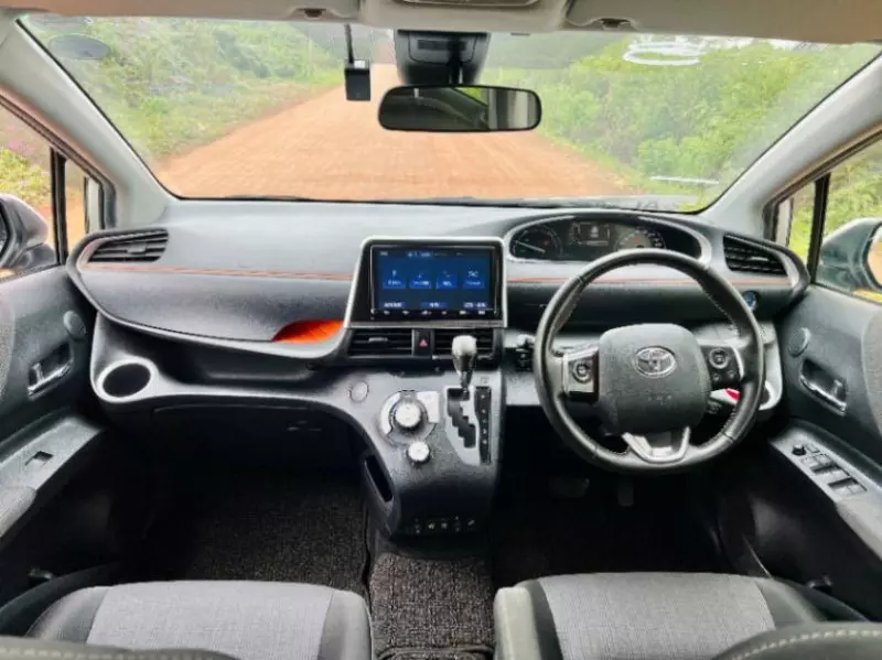 Toyota Sienta Hybrid    - 2018