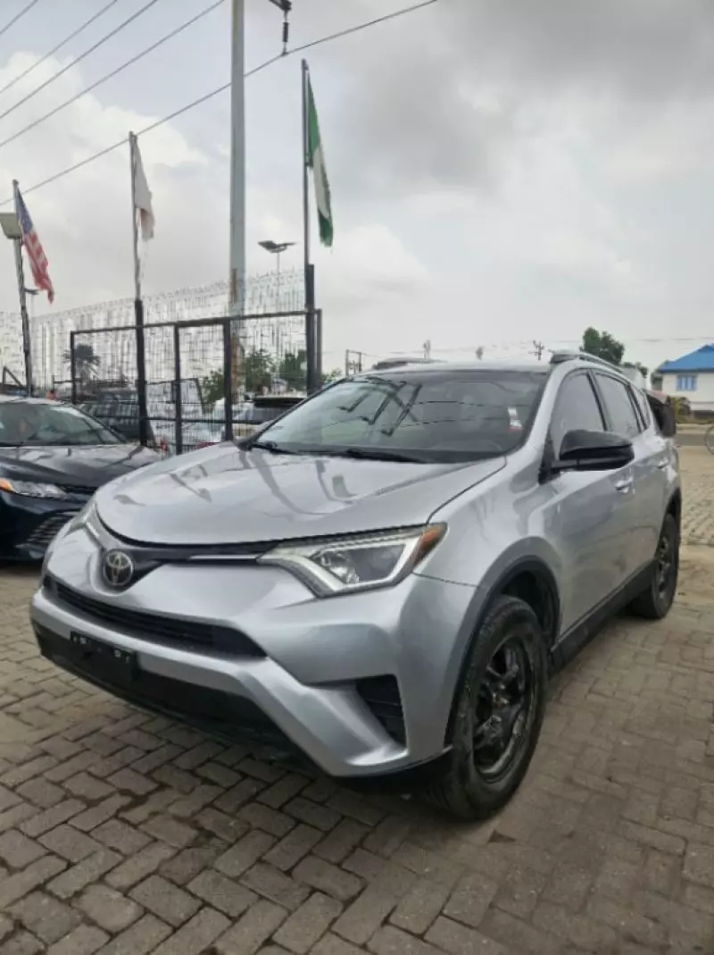 Toyota RAV4   - 2017