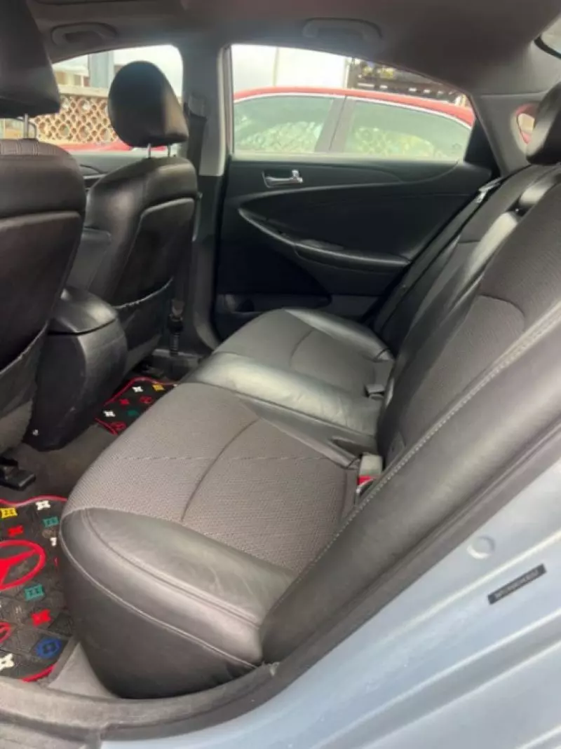 Hyundai Sonata   - 2011