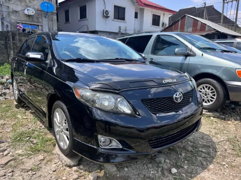 Toyota Corolla   - 2009