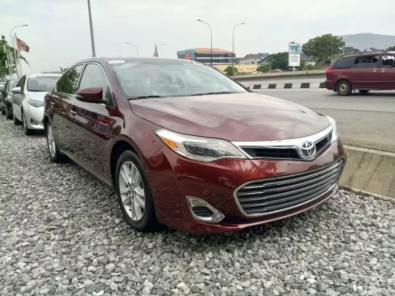 Toyota Avalon   - 2013