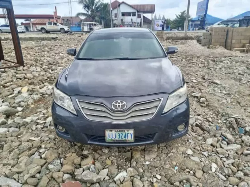 Toyota Camry   - 2010