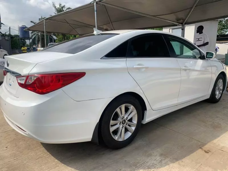 Hyundai Sonata   - 2013