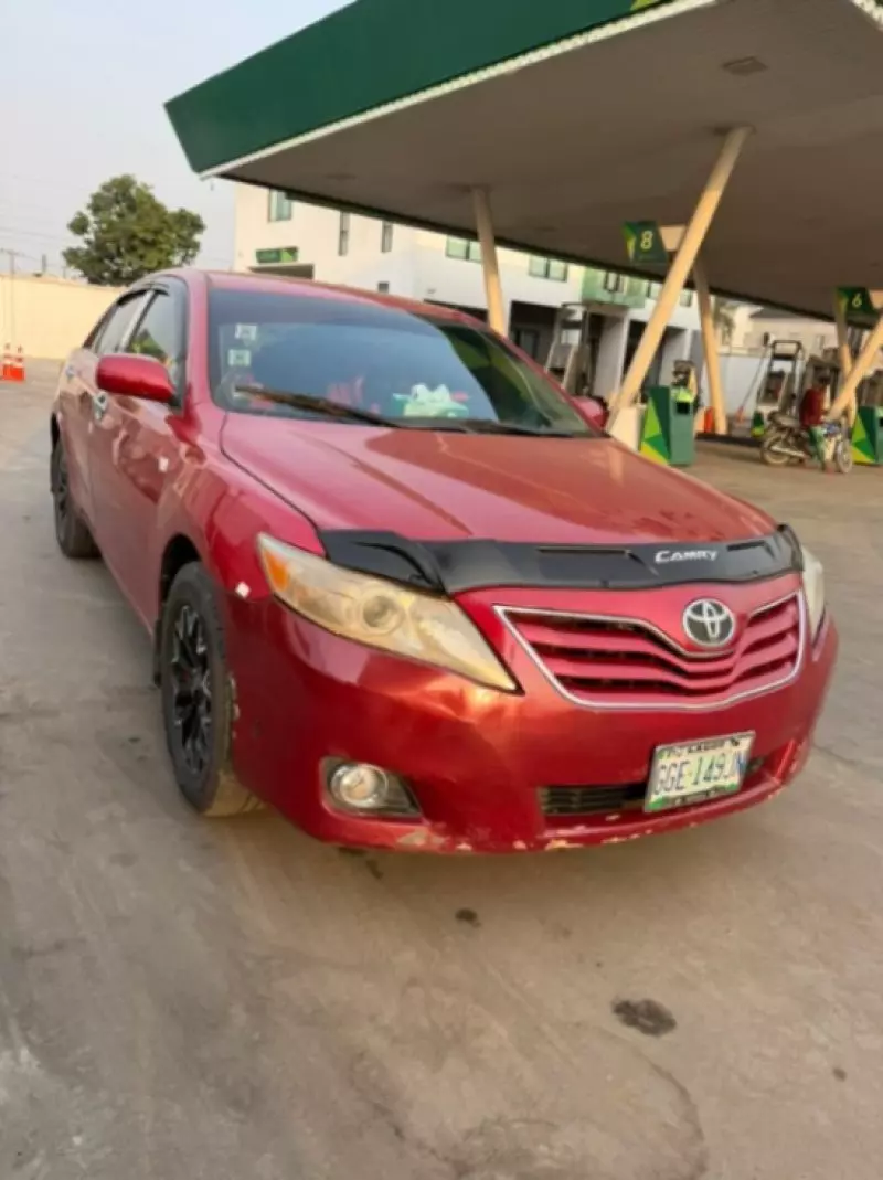 Toyota Camry - 2010