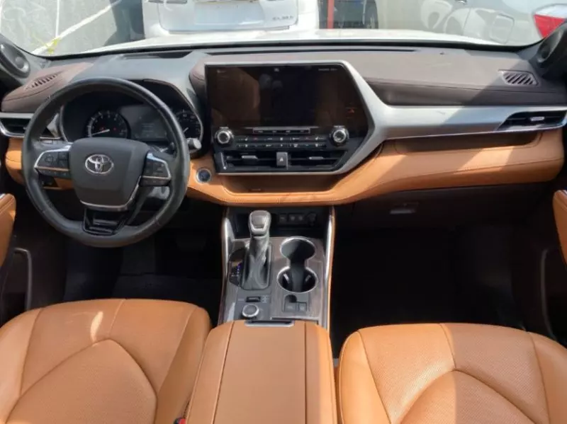 Toyota Highlander   - 2021