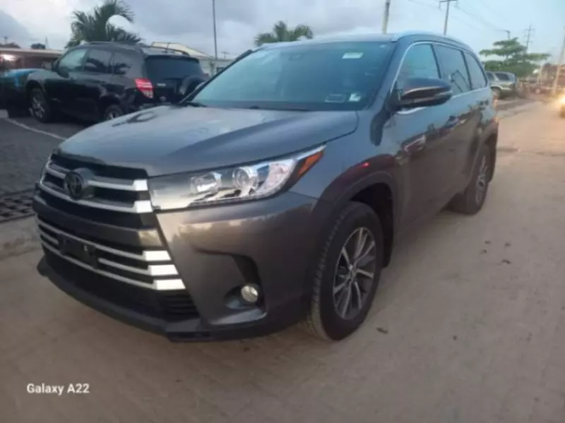 Toyota Highlander   - 2017