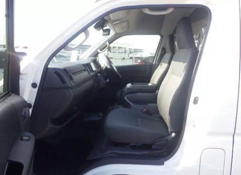 Toyota Hiace   - 2018