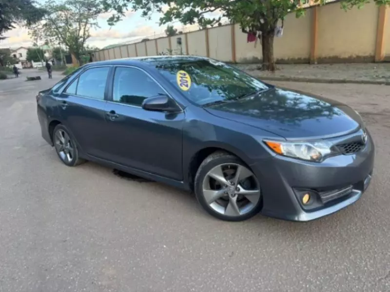 Toyota Camry   - 2014